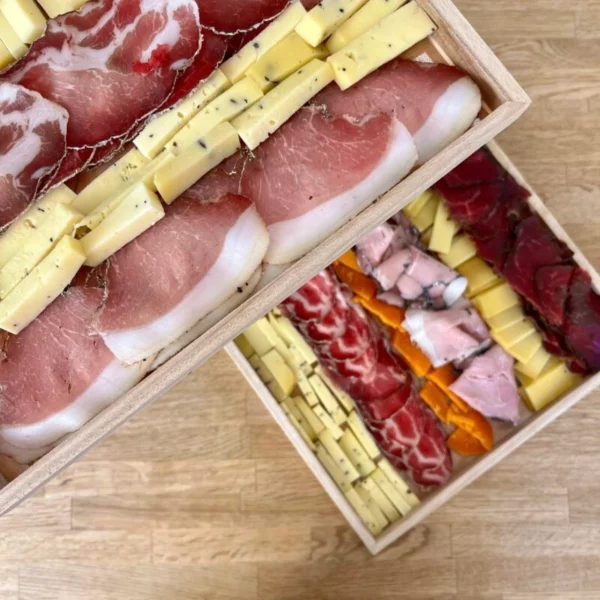 Plateaux de fromages fermiers et charcuterie sans nitrite chez Kif