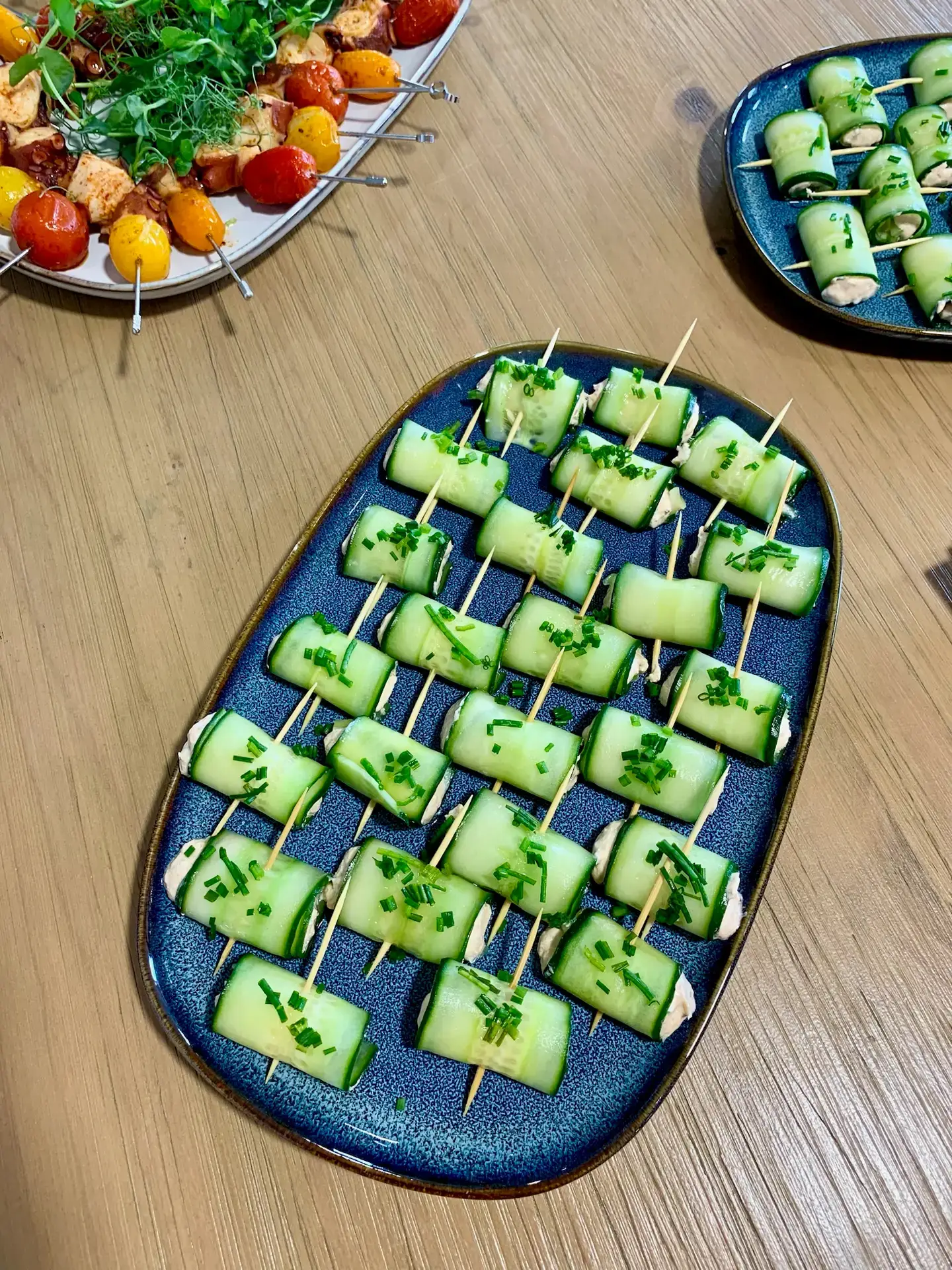 Involtini de truite fumée au concombre et à la ciboulette