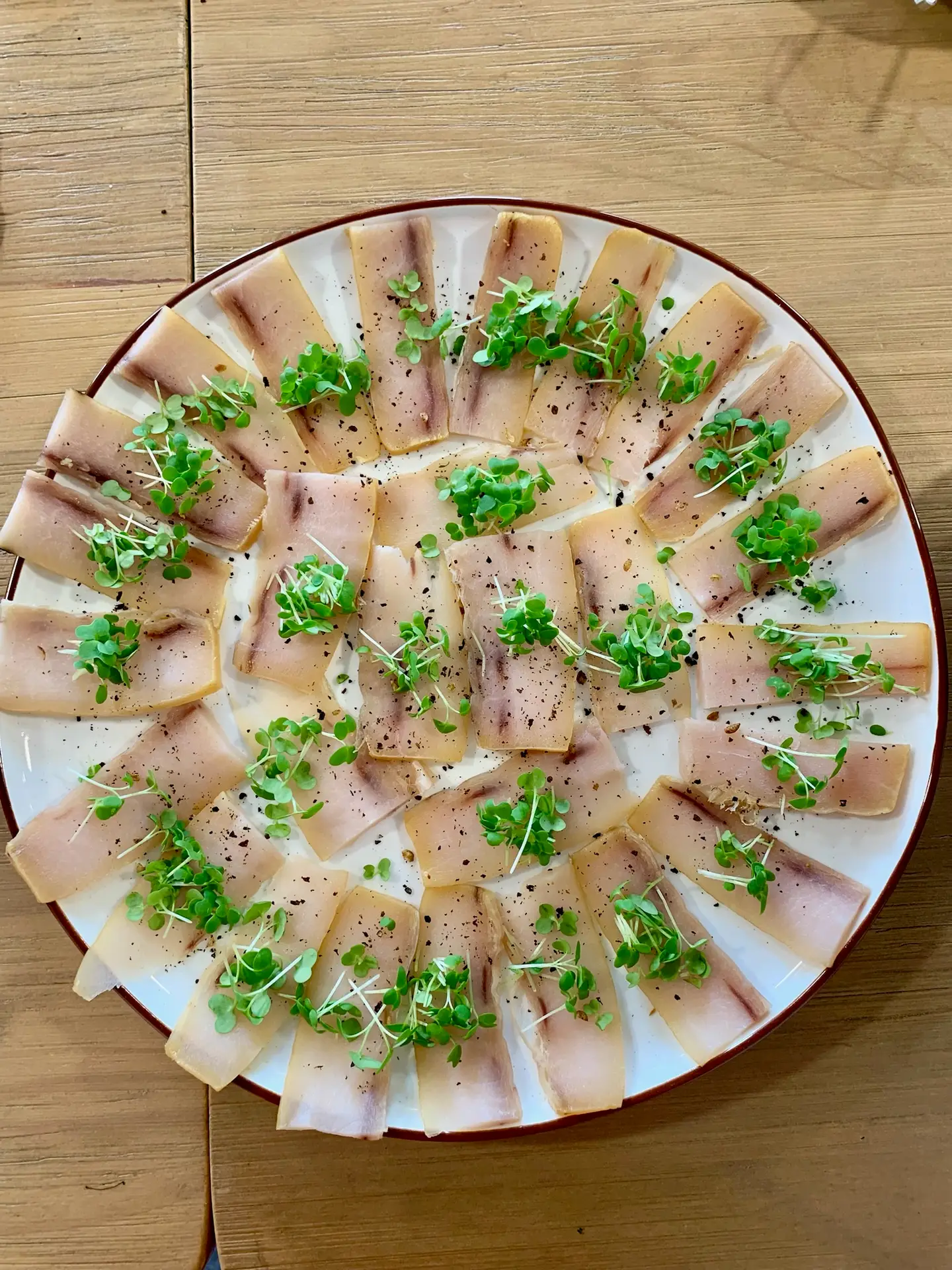 Sashimi d'espadon fumé à Marseille