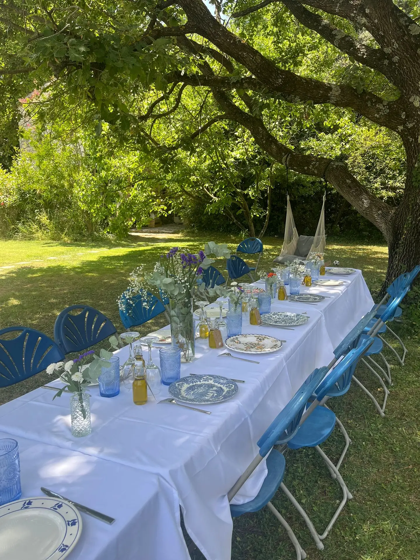 Table d'invités pour un baptême